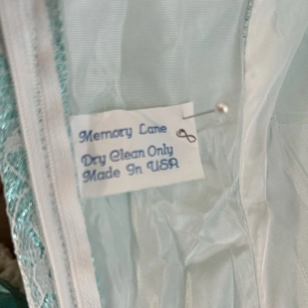 Vintage 80s metallic lamé and lace tiered Bo Peep prom dress, size 8 - Picture 4 of 13